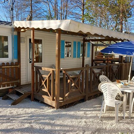 Mobilhome Les Volets Bleus Vaudreuille Eksteriør billede